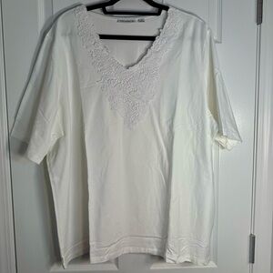 NWOT. Susan Graver v-neck tee size 3X with floral lace trim. White top